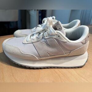 New Balance 237 Women’s White Sneakers